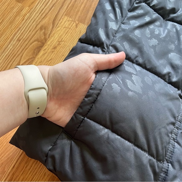 Old Navy - Grey Leopard Print Vest - Picture 5 of 6